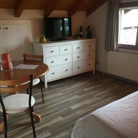 Domaine Viticole Bed & Breakfast Tartegnin